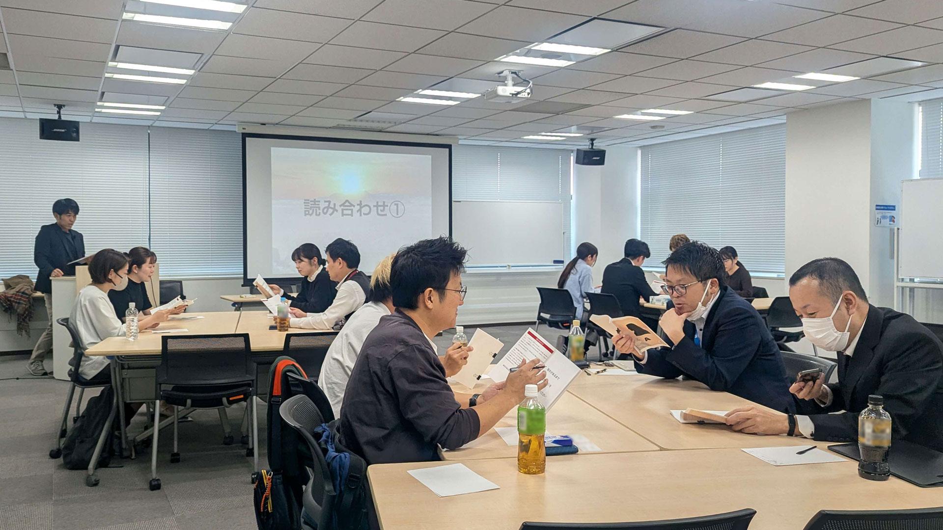 登場人物になりきり物語に没入する受講者