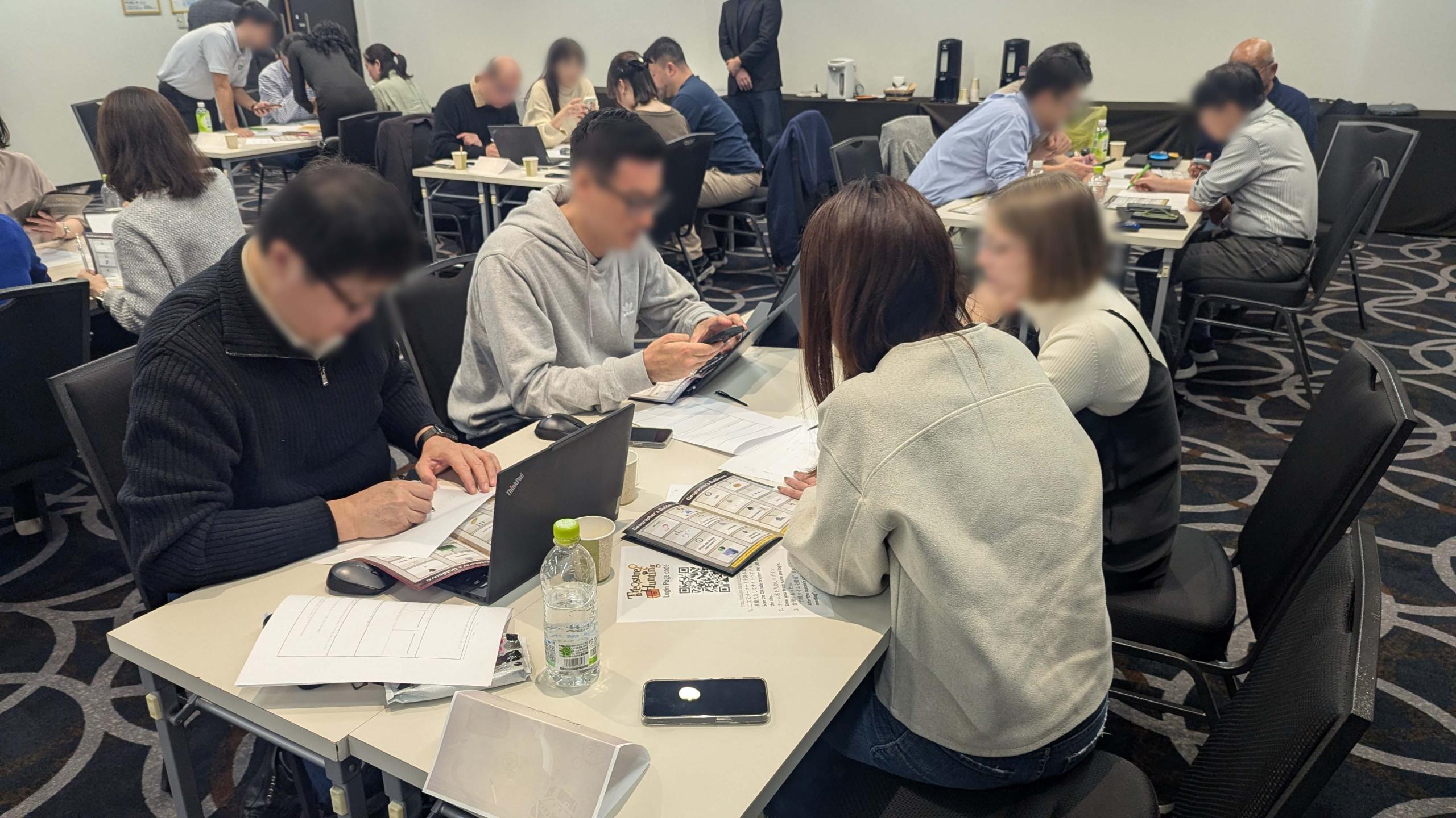 ゲームだからといって侮るなかれ。ワーク中は真剣そのものです。