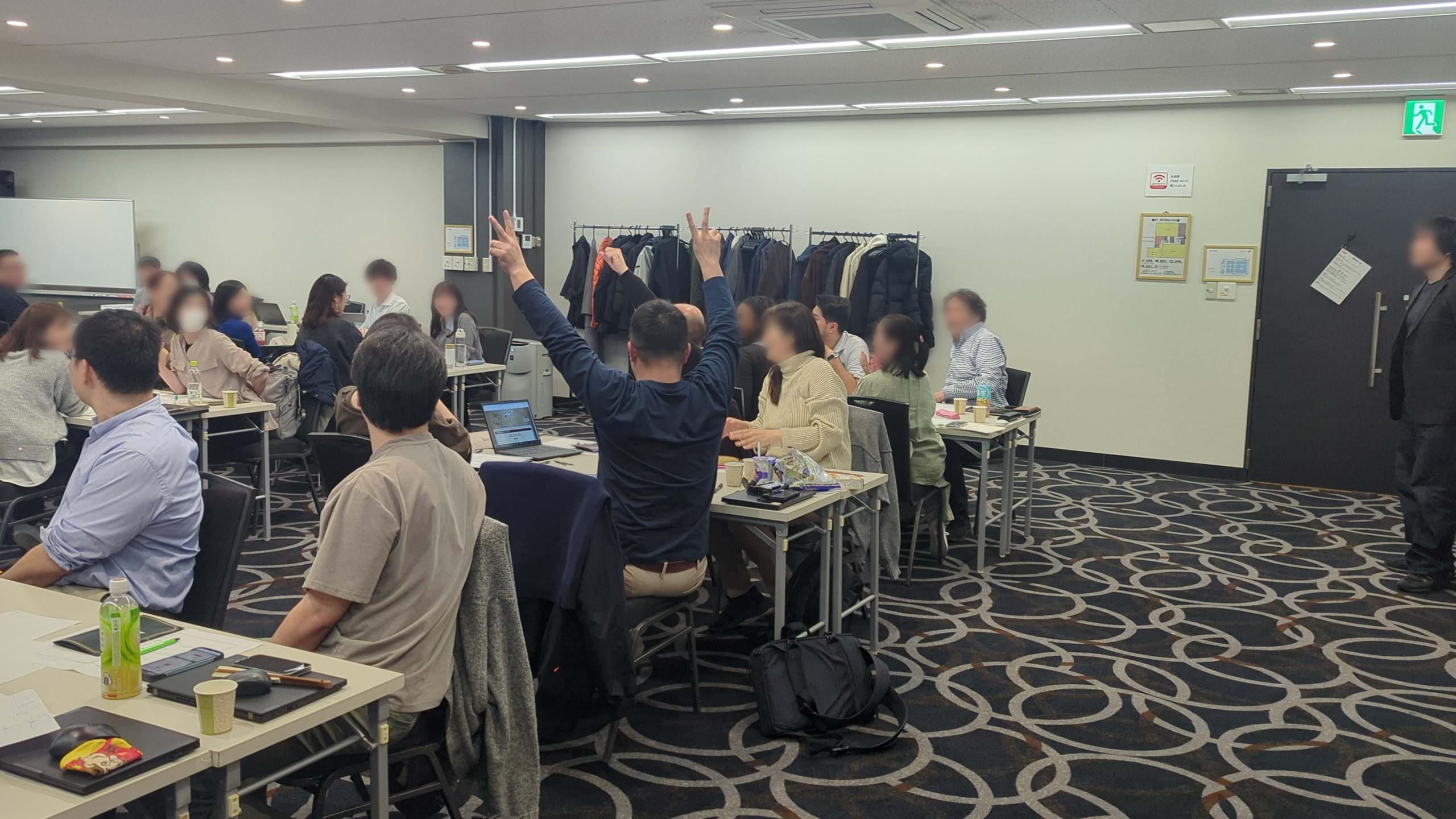 中間結果発表の様子。後半は順位変動が著しかったです。